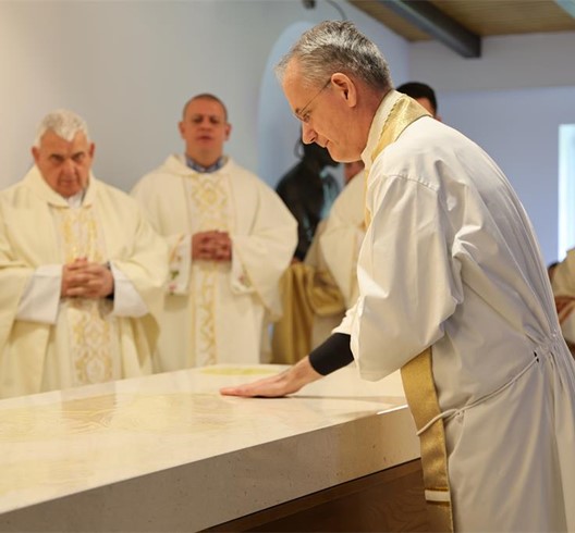 Nadbiskup Kutleša posvetio oltar i crkvu sv. Josipa radnika u Gajnicama